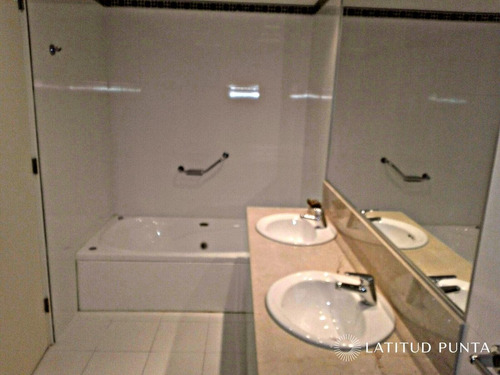 Imagen 15 de 20 de Oportunidad En Le Parc, Piso Alto, 2 Suites Más Dependencia