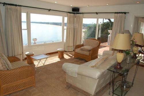 Venta Casa 5 Dormitorios Dependencia Garage Parrillero Barbacoa Piscina Climatizada Vista Mar Punta Ballena Solanas Portezuelo Punta Del Este Maldonado