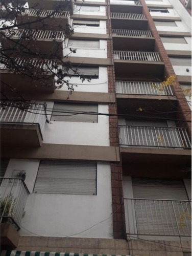 Departamento 3 Amb Con Depcia. Al Frente Con Balcon Y Cochera - Zona: Plaza Colon