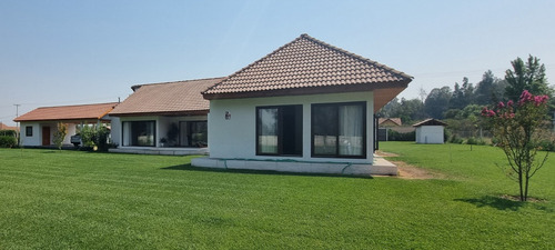 Casa En Condominio Nueva / 4 D 3 B 240 M2.
