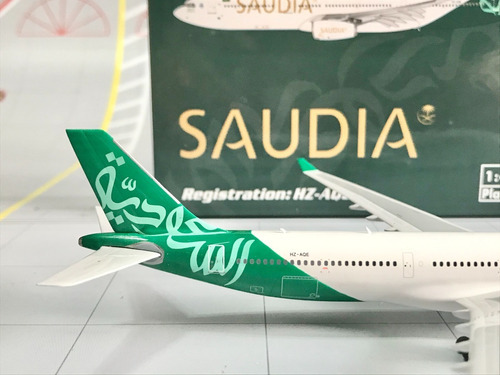 Avión miniatura Phoenix Models 1/400 Saudia A330