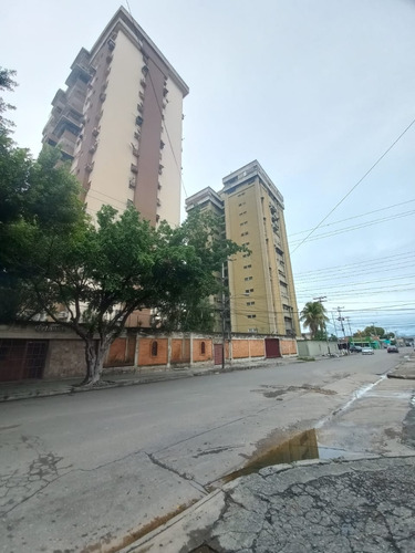 En Venta Apto De Oportunidad En Urb. El Centro. Res, Petunia, Maracay 005jsc