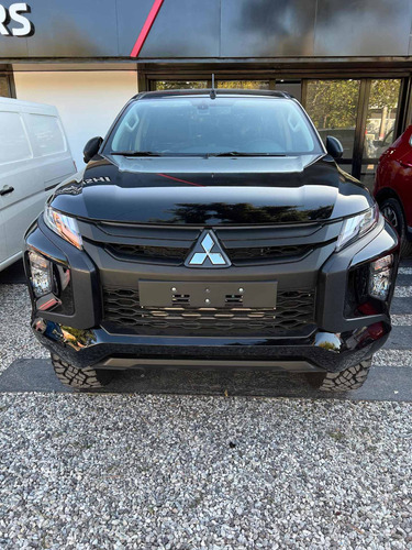Imagen 4 de 16 de Mitsubishi L200 2023 2.4 Di-d High Power 181cv Cuero