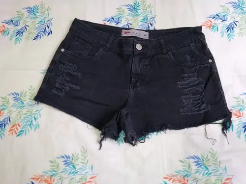 Short negro rasgado hotsell