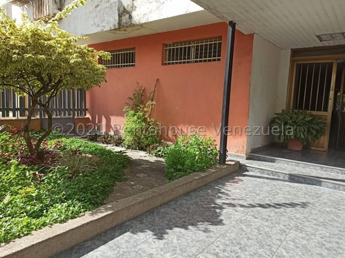 Imagen 2 de 20 de Comodo Apartamento En Venta Urb El Centro Mcy Estef 22-5115
