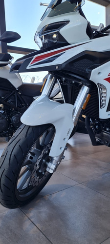 Imagen 18 de 23 de Benelli Trk 251 - Benelli Store Pilar Mp