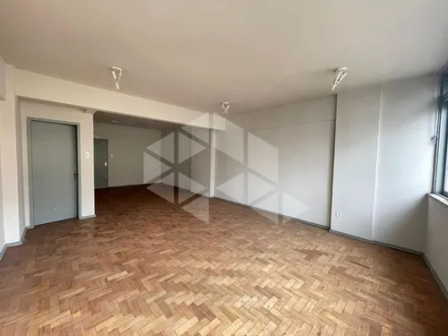 Vende-se Excelente Sala Comercial, Ampla, Com 47m², Banheiro, Piso Parquet Com Sinteko, Ensolarada.
