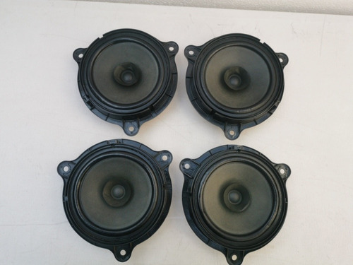Estereo Original Nissan Con Bocinas Para Versa March Np300 (Usado)