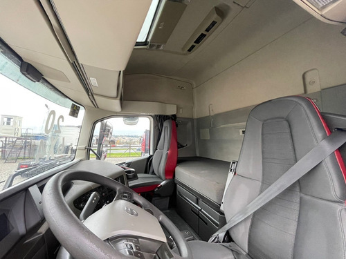 Imagem 11 de 17 de Volvo Fh 540 6x4 2020 Branco Scania R540 Traçado