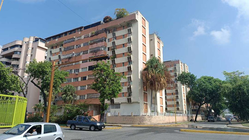 Amplio Apartamento En Prebo Sobre Vía Principal