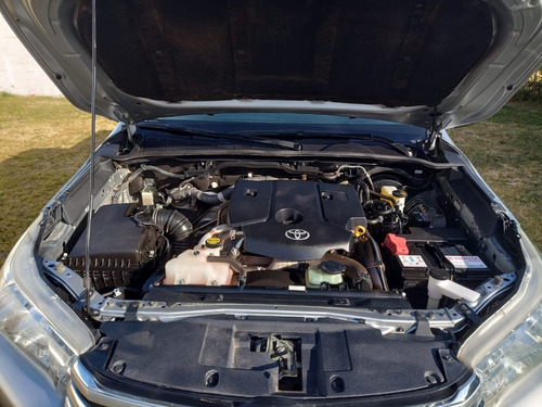 Imagen 7 de 10 de Toyota Hilux 2.8tdi Srv At 4x4 2016