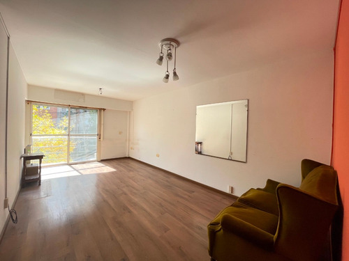 Venta Departamento Monoambiente Semipiso Con Balcón Castelar