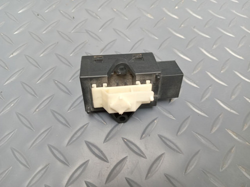 Modulo De Relay Calefaccion Delantero Izquierdo Bora 06-10 (Usado)
