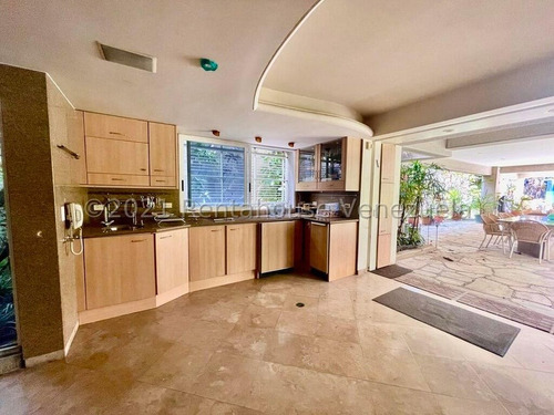Hermosa Casa De Arquitectura Y Acabados De Lujos ,en Venta Ubicada En Los Chorros 24-4385