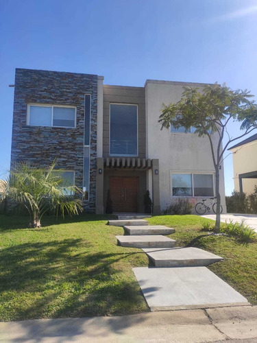 Imponente Casa De 320 M2 Gran Diseño En Puertos Vistas
