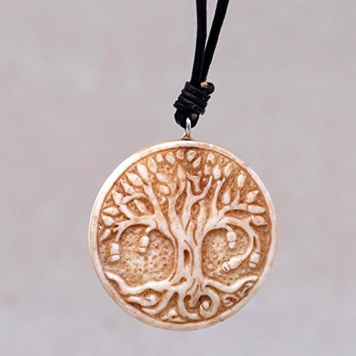 Novica Collar Con Colgante De Hueso Hecho A Mano Artesanal C