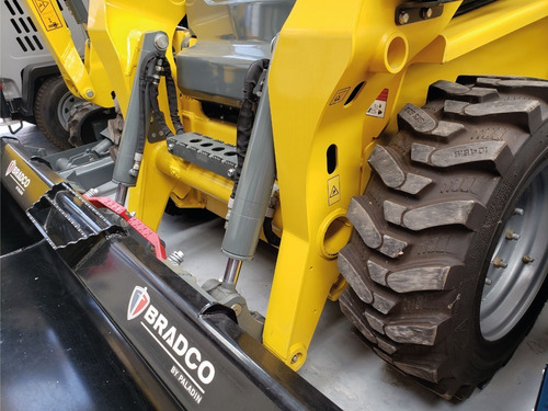 Imagen 9 de 10 de Minicargador Sw16 Wacker Neuson Con Motor Kohler De 55cv