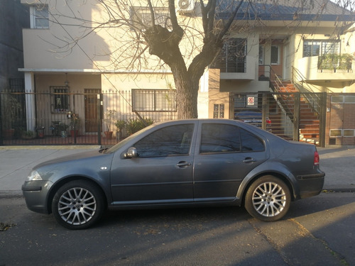 Volkswagen Bora 1.8 Highline T Tiptronic Cuero 2010