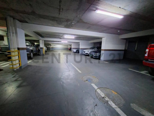 Estacionamiento Con Bodega En Venta | Excelente Ubicación...