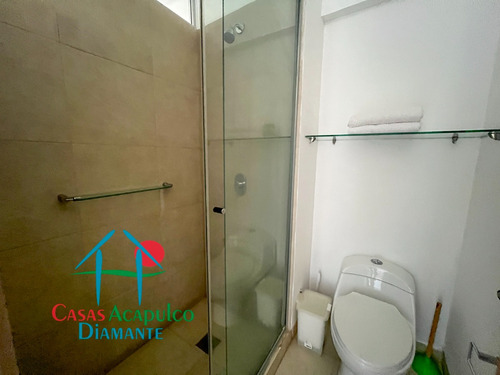Cad Aura A 008. Funcional Y Acogedor, Con Balcón Y Acceso A Club De Playa En La Mejor Zona De Acapulco