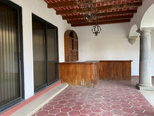 Comercial En Esquina Con Frente A La Avenida San Diego - Roq-825-cs