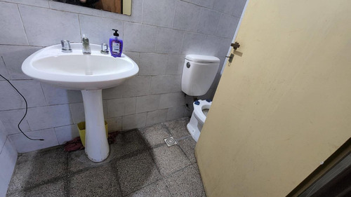Imagen 8 de 10 de Local - Santos Lugares