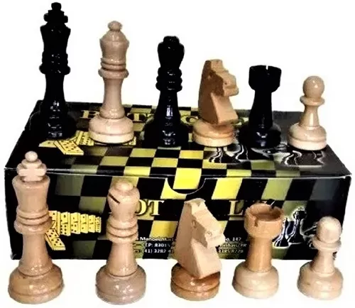 Cavalo peça xadrez em madeira