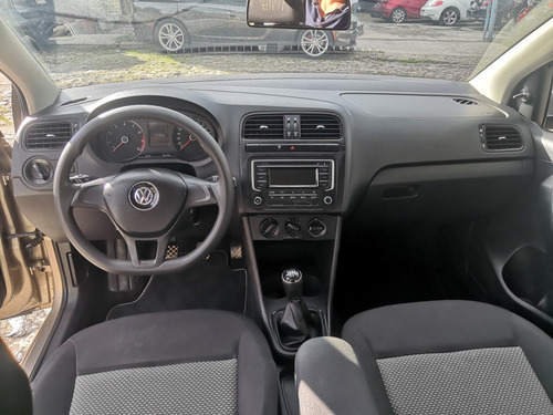 Imagen 13 de 14 de Volkswagen Vento 2018 1.6 Confortline Mt