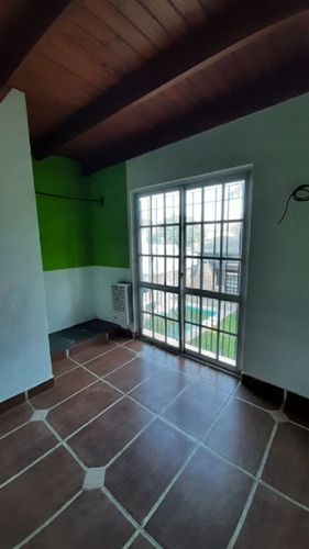 Imagen 16 de 30 de Permuta - Casa De 8 Ambientes En Venta - Ituzaingo Norte