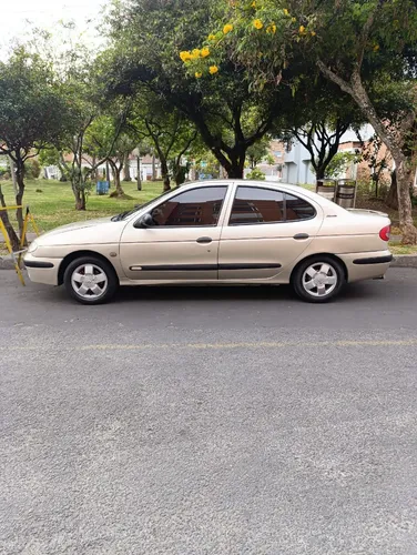Vehículo En Muy Buenas Condiciones
