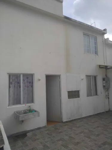 Casa Muy Amplia Ya Que Son Dos Unidas Por Dentro.