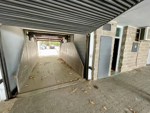 Imagen 2 de 28 de Edificio Corporativo De Oficinas En Martínez