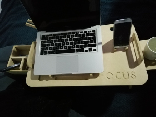 Mesa Para Computador Y Celular Ergonómica Mdf 9mm Claro 