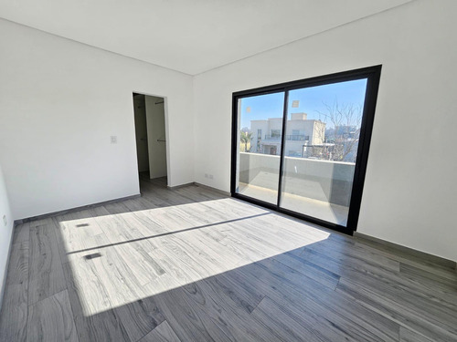 Casa A La Venta En Dos Plantas A Estrenar En Barrio San Pablo