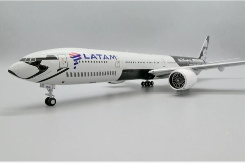 Miniatura De Avião Boeing 777 300 Latam Star Wars.