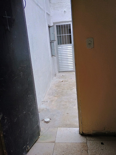 Casa Simples, 2 Dorm., Independente, A 700 Metros Do Metrô Jabaquara. Aluguel 850 Reais