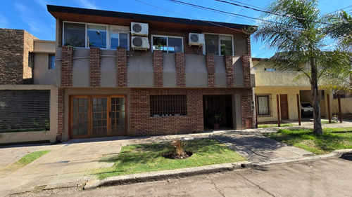 Casa Venta Cuatro Habitaciones Parque Piscina Castelar Norte
