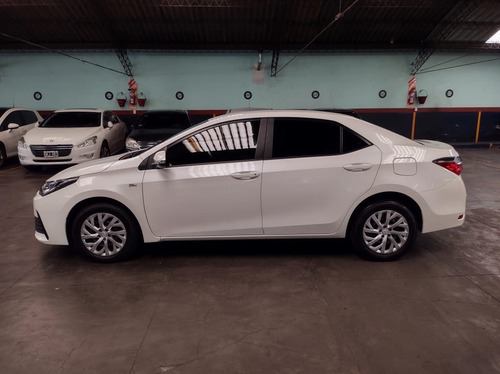 Toyota Corolla Xli Cvt 1.8 / Nafta / 2017