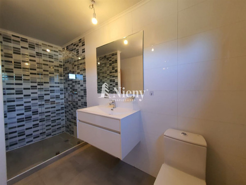 Casa En Venta De 6 Dorm. En Machalí, Condominio Doña Matilde