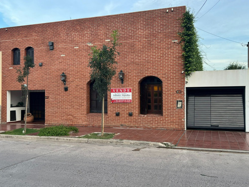 Amplia Vivienda Con Excelentes Comodidades Proxima Al Centro De La Ciudad