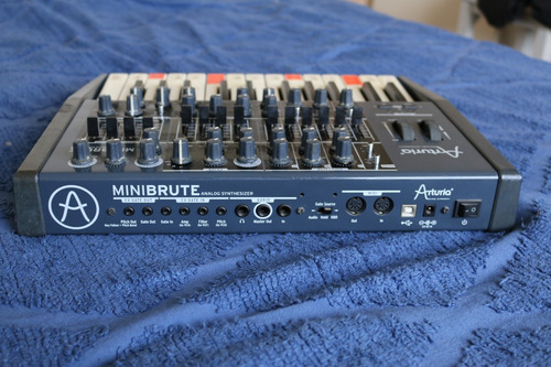 Imagen 4 de 5 de Sintetizador Arturia Minibrute 1