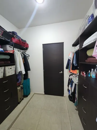 Casa Equipada Con Amplio Jardin En Venta, Merida