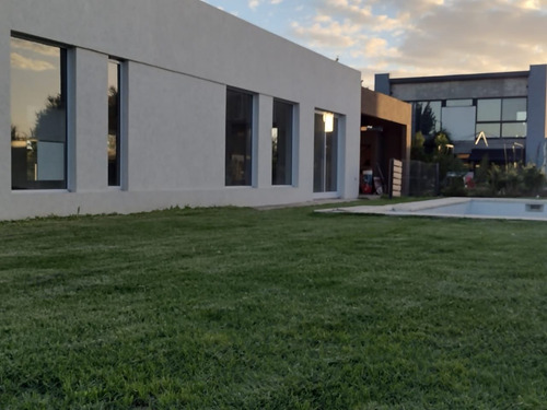 Imagen 5 de 17 de Casa En Venta De 3 Dormitorios C/ Cochera En Guernica