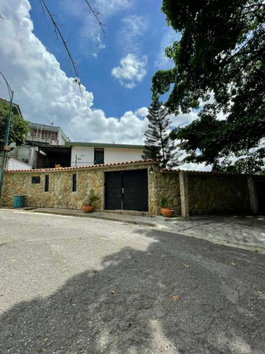 Se Vende Casa Colinas De Las Acacias 457m2 Const. 4h/ 3b/ 6p.