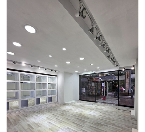 Moderno Local Comercial, Colindante Acceso Mall Vivo Imperio