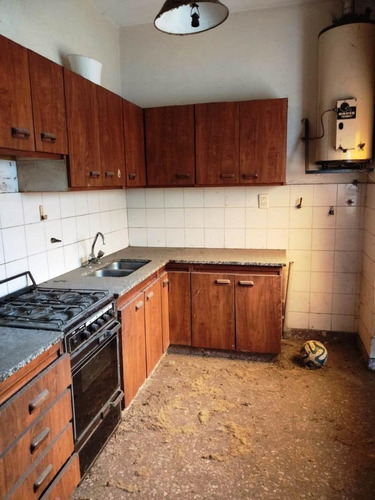 Imagen 6 de 15 de Galpón Con Casa Al Contrafrente Y Departamento En Pa