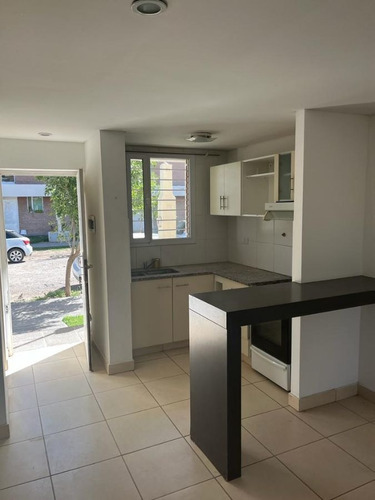 Imagen 9 de 11 de Dúplex En Venta De 2 Dormitorios C/ Cochera En Centenario