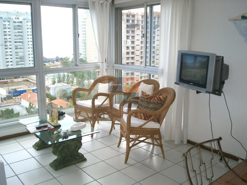 Zona Conrad, A 2 Cuadras Playa Mansa ,sobre Boulevard Artigas- Ref: 8474