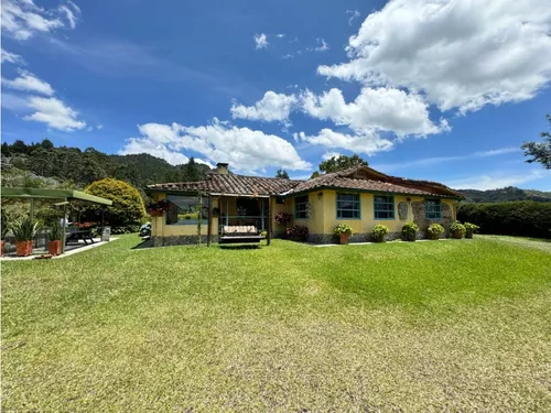 Venta Lote De 19.600 M² En La Ceja Con 3 Viviendas, Sector Chaparral