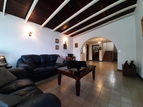 Imagen 8 de 22 de Se Vende Casa 525m2 4h+s/5b/3p Colinas De Santa Monica 5419